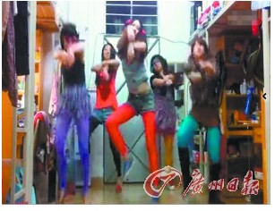 5名大学<em>女生</em>宿舍跳《<em>江南style</em>》 动作惊艳狂野