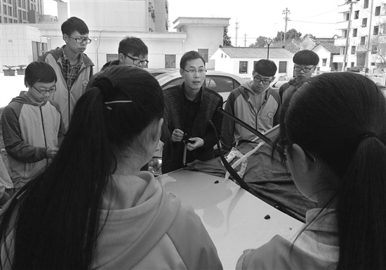 宁波姜山中学给学生上汽车养护课 全校老师的